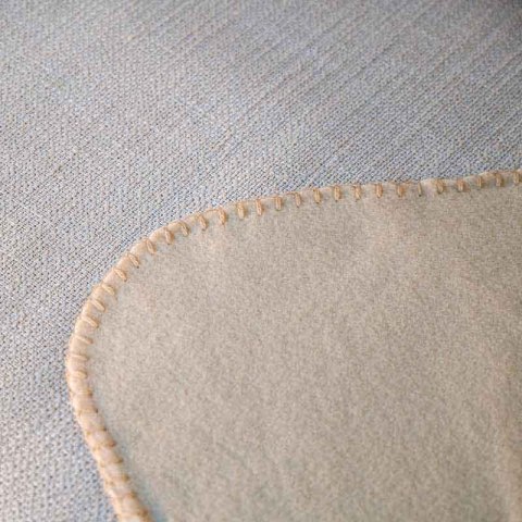 Koc polarowy 170x130 cm (kremowy) Koc polarowy 170x130 cm (kremowy)