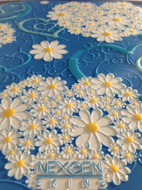 Nexgen Skins - Zestaw skórek na obudowę z efektem 3D iMac 27" (Hearts and Daisies 3D) Nexgen Skins - Zestaw skórek na obudowę z efektem 3D iMac 27" (Hearts and Daisies 3D)