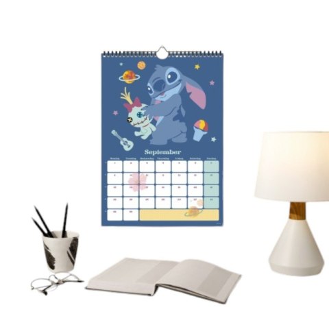 Disney Stitch - Kalendarz ścienny A3 2025 rok (30 x 42 cm) Disney Stitch - Kalendarz ścienny A3 2025 rok (30 x 42 cm)
