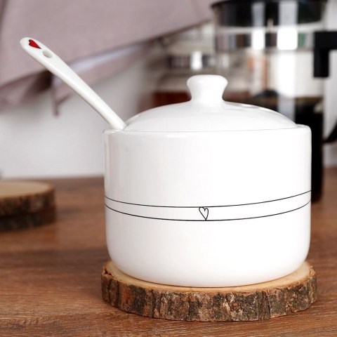 Cukierniczka z łyżeczką i pokrywką ceramiczna biała SERDUSZKA Cukierniczka z łyżeczką i pokrywką ceramiczna biała SERDUSZKA