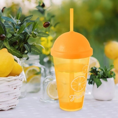 Kubek plastikowy z pokrywką i słomką 450 ml Kubek plastikowy z pokrywką i słomką 450 ml