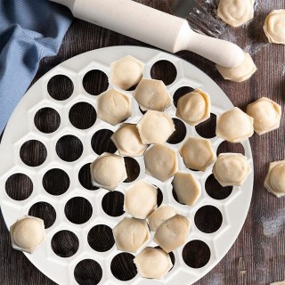 Pierożnica forma do uszek pierogów 37 szt 2,5 cm