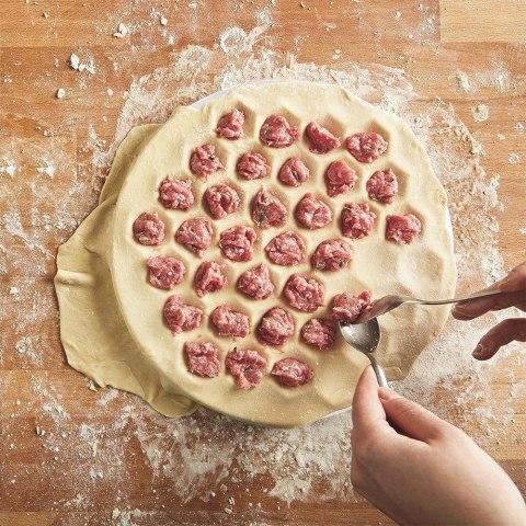 Pierożnica forma do uszek pierogów 37 szt 2,5 cm Pierożnica forma do uszek pierogów 37 szt 2,5 cm